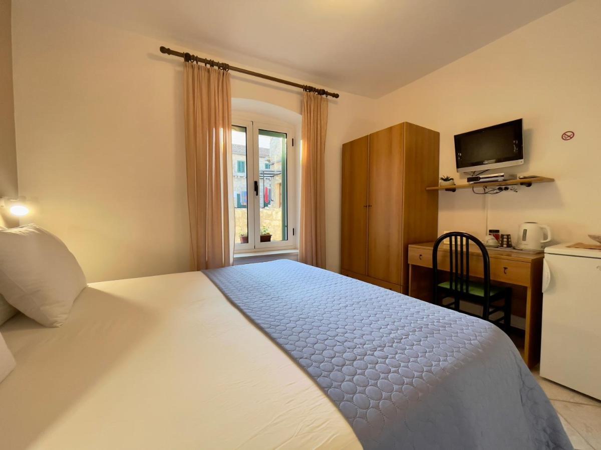 Rooms And Apartments Villa Town Gate Hvar Хвар Экстерьер фото